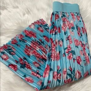 NWT Accordion Pleated Floral Skirt, SO feminine